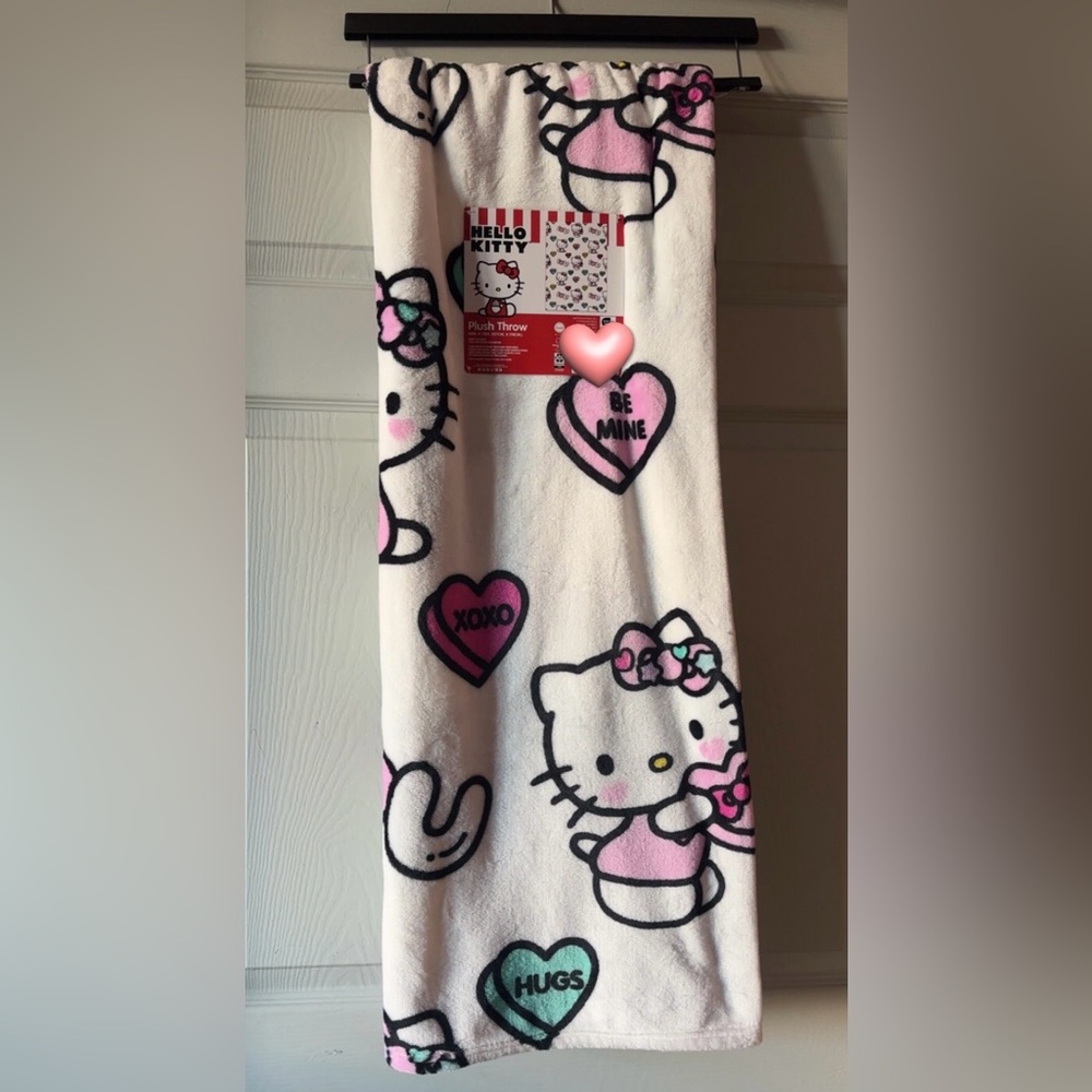 Hello kitty conversation hearts throw 50 x 70